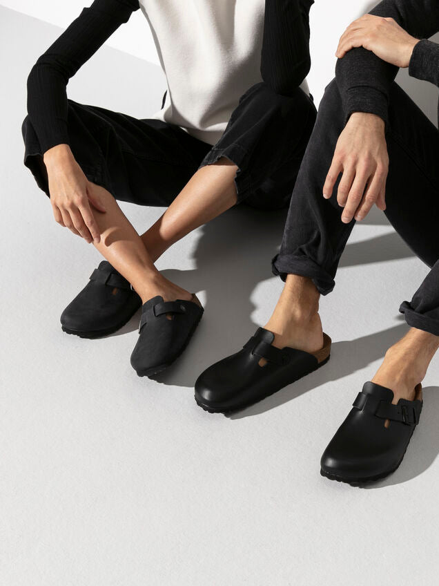 birkenstock boston clog soft footbed in black oiled leather