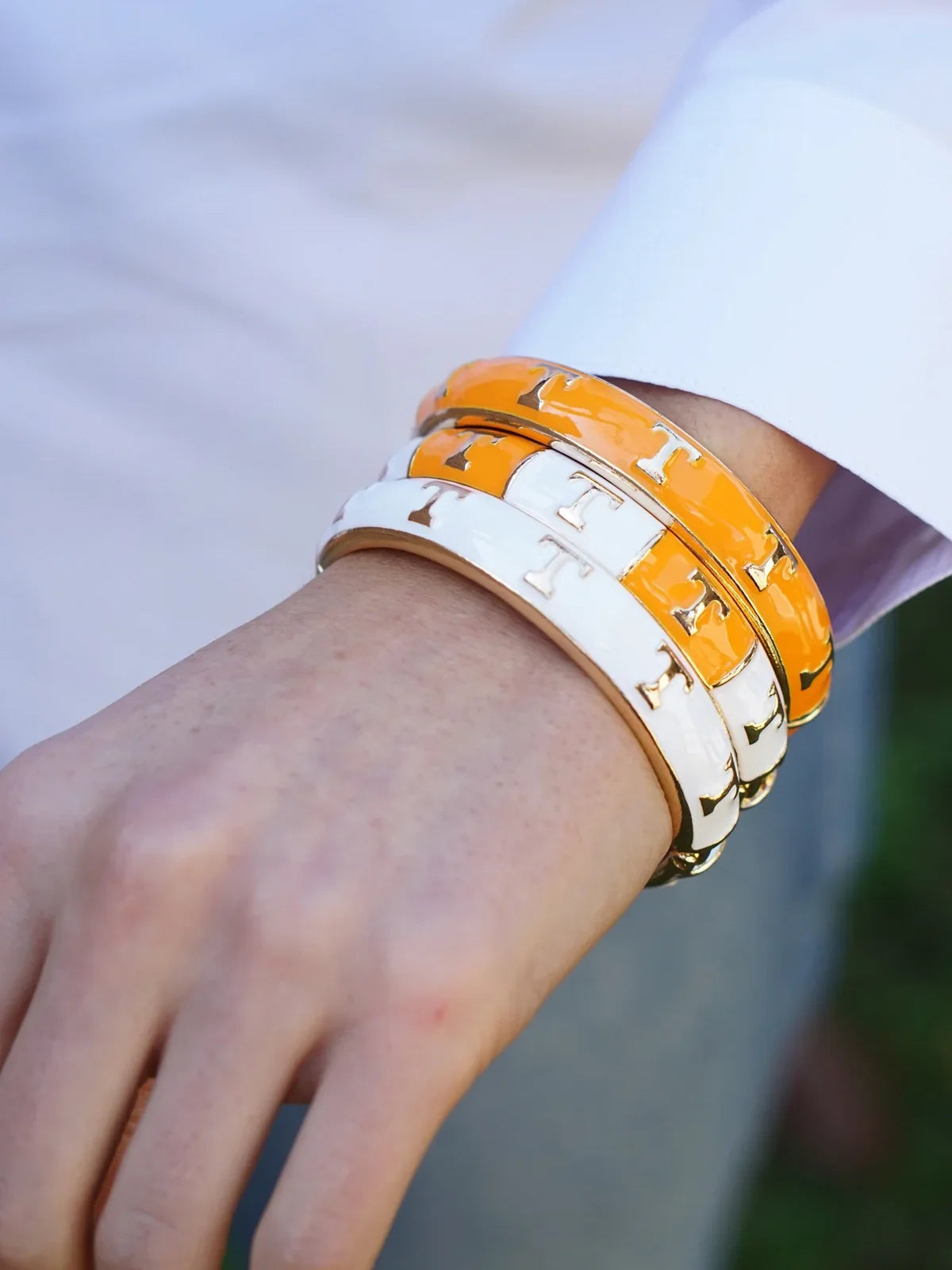 Tennessee Vols Sculpted Enamel Logo Hinge Bangle White Gold