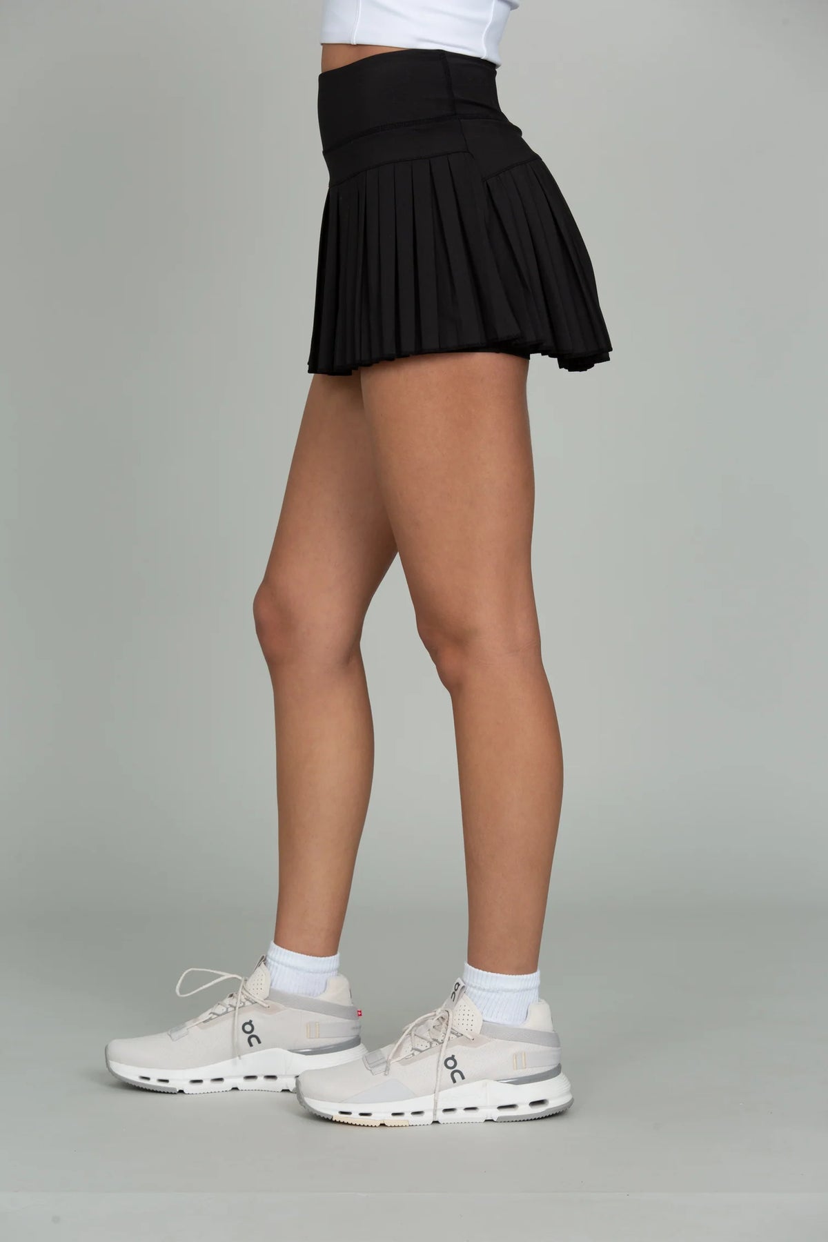 Gold Hinge Pleated Tennis Skirt Black