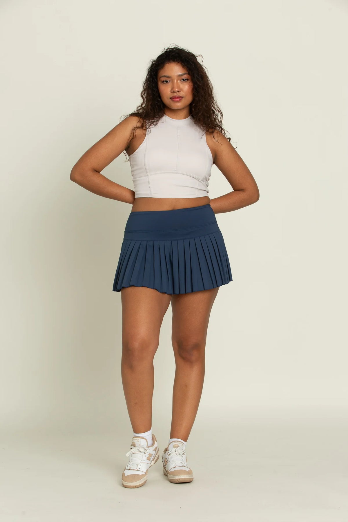 gold hinge pleated tennis skirt in stone navy