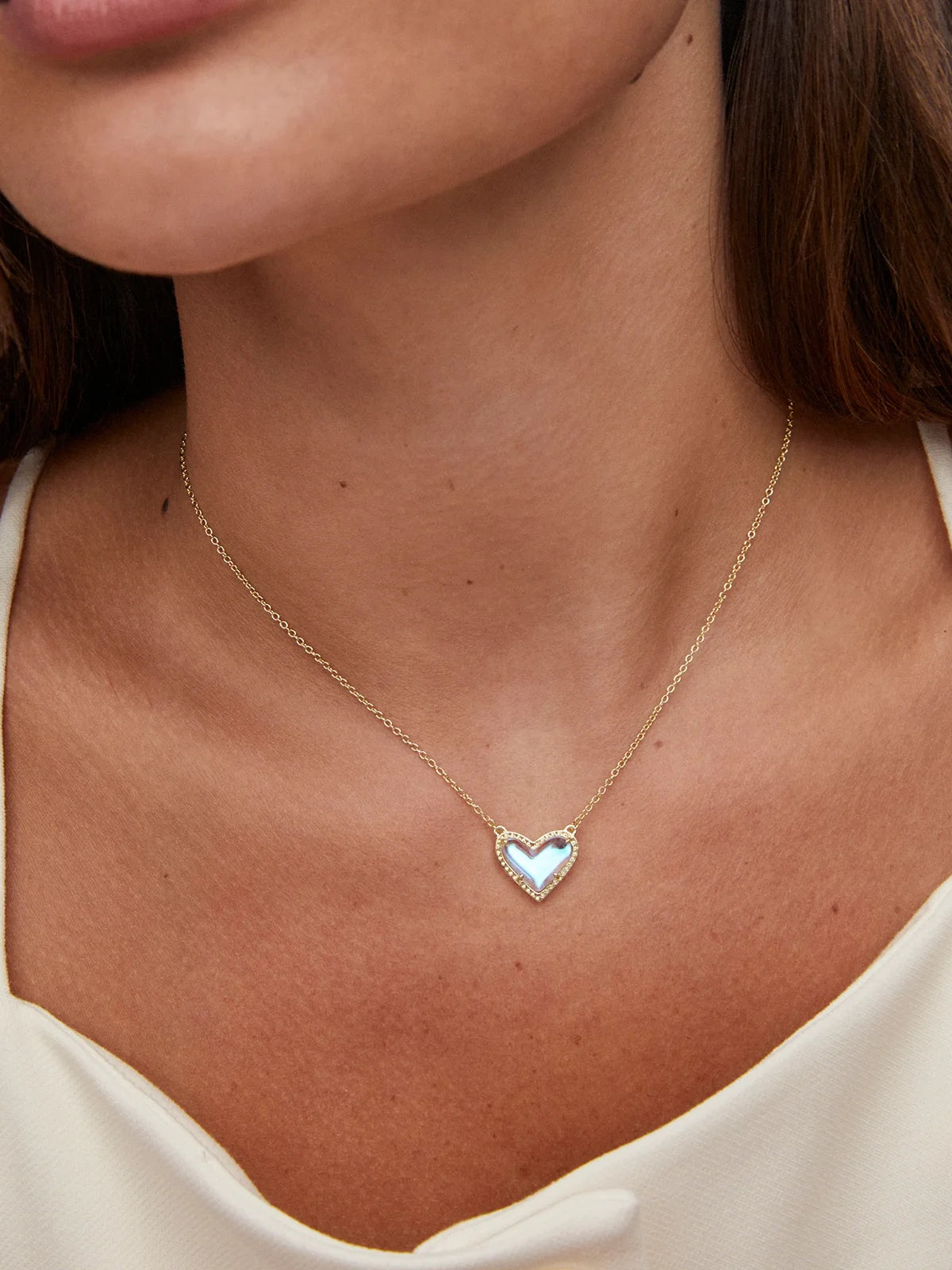 Kendra Scott Ari Heart Gold Pendant Necklace in Dichroic Glass