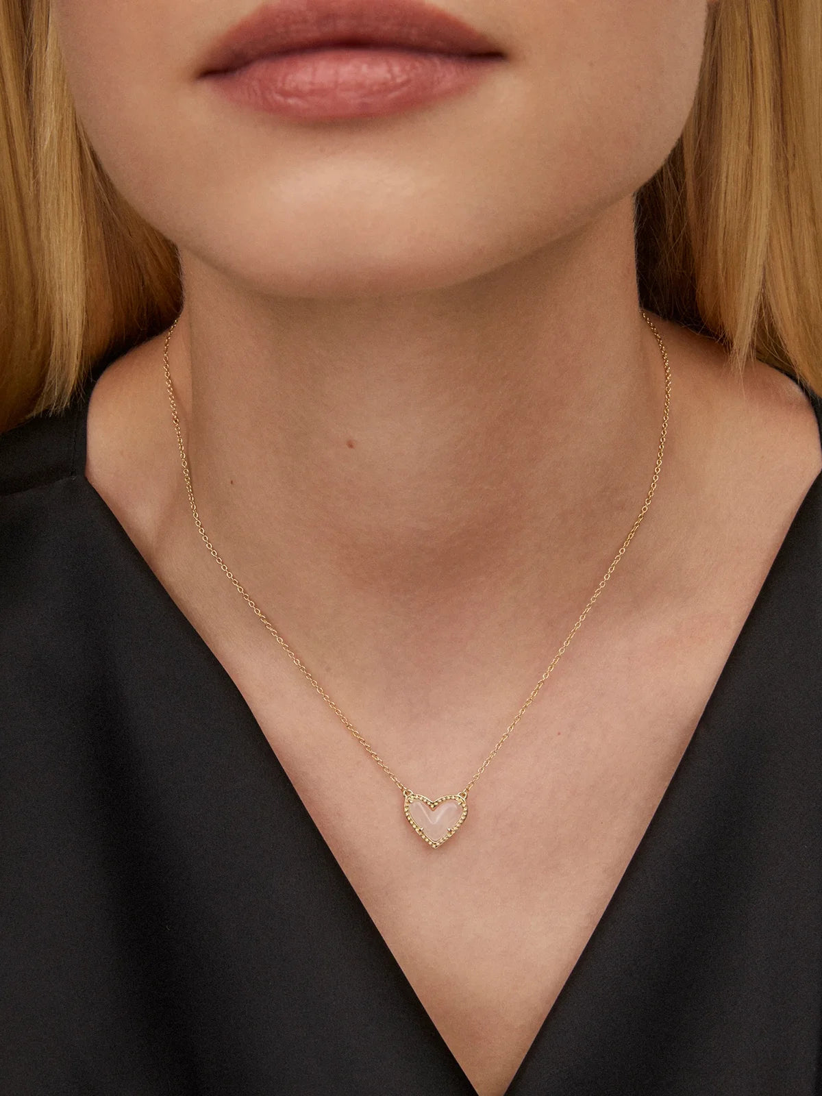 Kendra Scott Ari Heart Gold Pendant Necklace in Rose Quartz