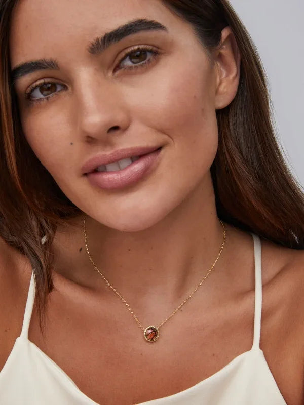 Kendra Scott Basketball Gold Short Pendant Necklace in Orange Goldstone