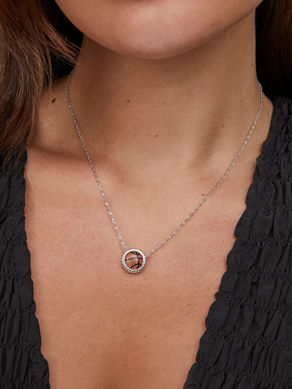 Kendra Scott Basketball Silver Short Pendant Necklace in Orange Goldstone