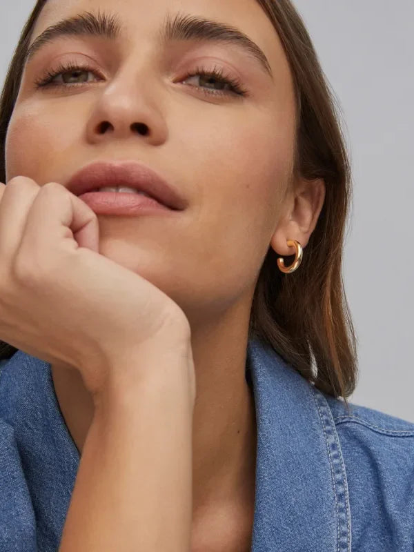 Kendra Scott Colette Huggie Earrings in Gold