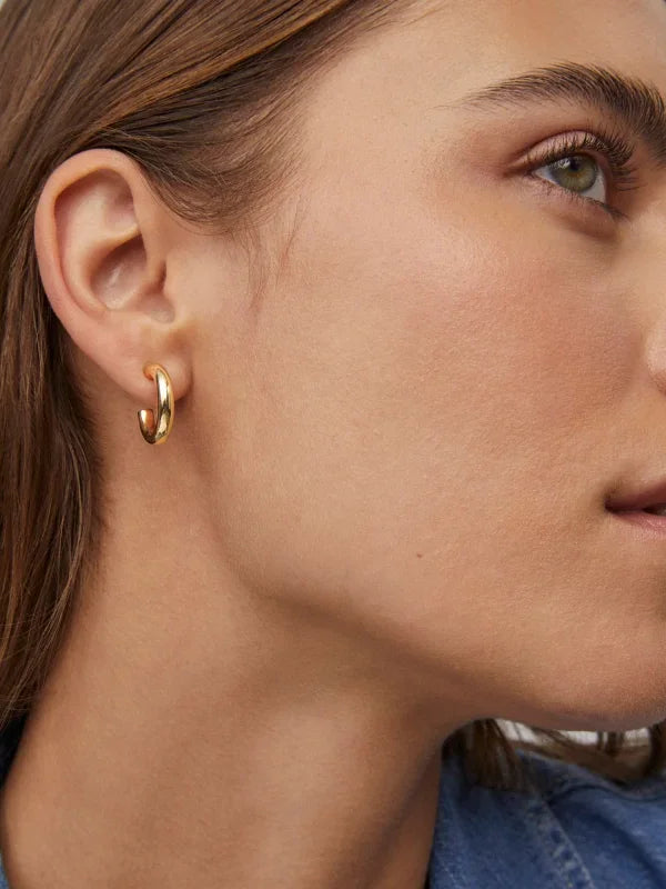 Kendra Scott Colette Huggie Earrings in Gold