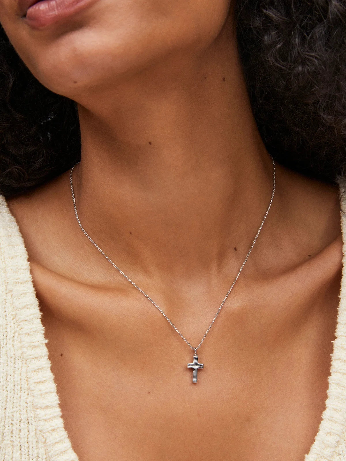 Kendra Scott Cross Pendant Necklace in Silver