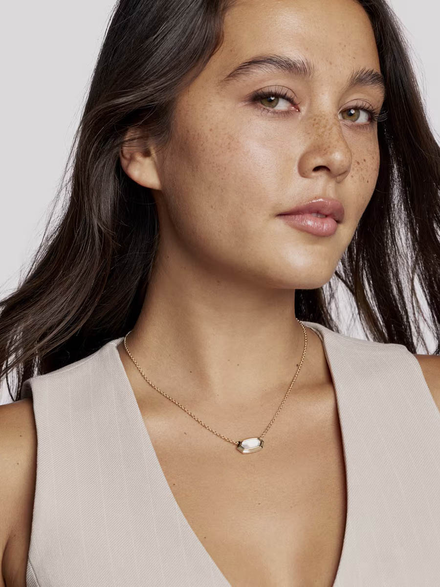 Kendra Scott Elisa Bezel Gold Short Pendant Necklace in Ivory Mother-of-Pearl