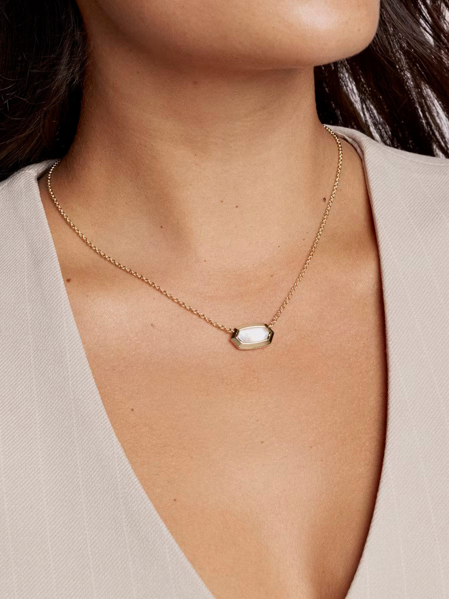 Kendra Scott Elisa Bezel Gold Short Pendant Necklace in Ivory Mother-of-Pearl