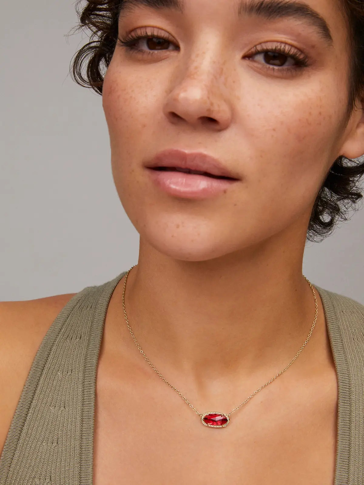 Kendra Scott Elisa Gold Pendant Necklace in Berry Glass