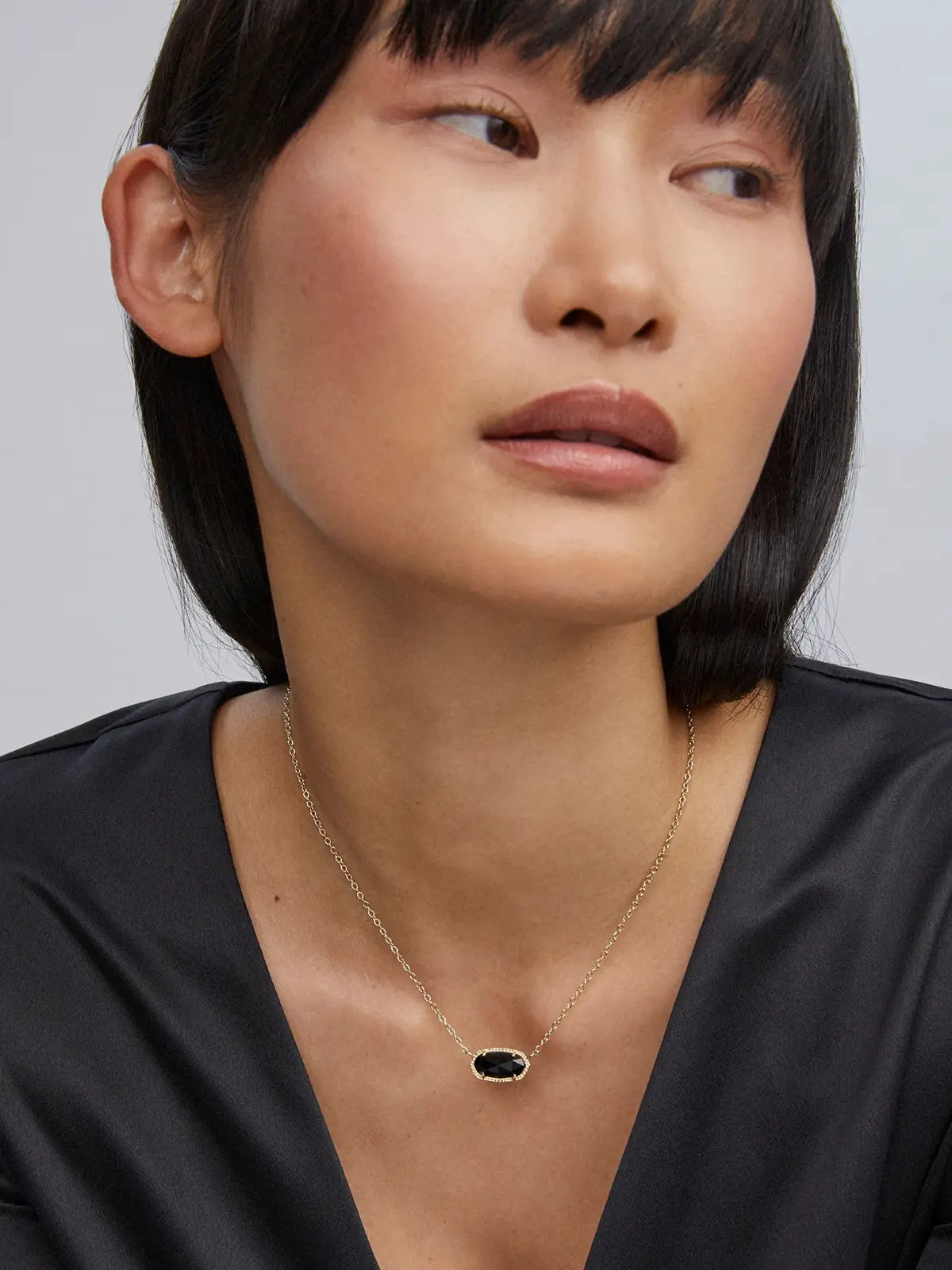 Kendra Scott Elisa Gold Pendant Necklace in Black Opaque Glass