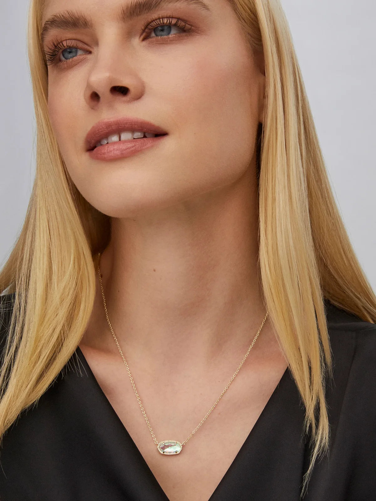 Kendra Scott Elisa Gold Pendant Necklace in Dichroic Glass