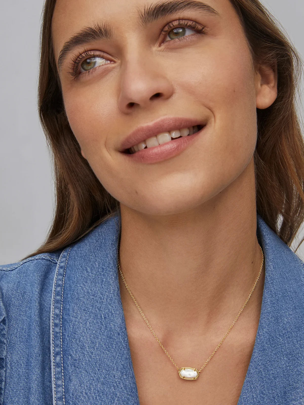 Kendra Scott Elisa Gold Pendant Necklace in Ivory Mother-of-Pearl