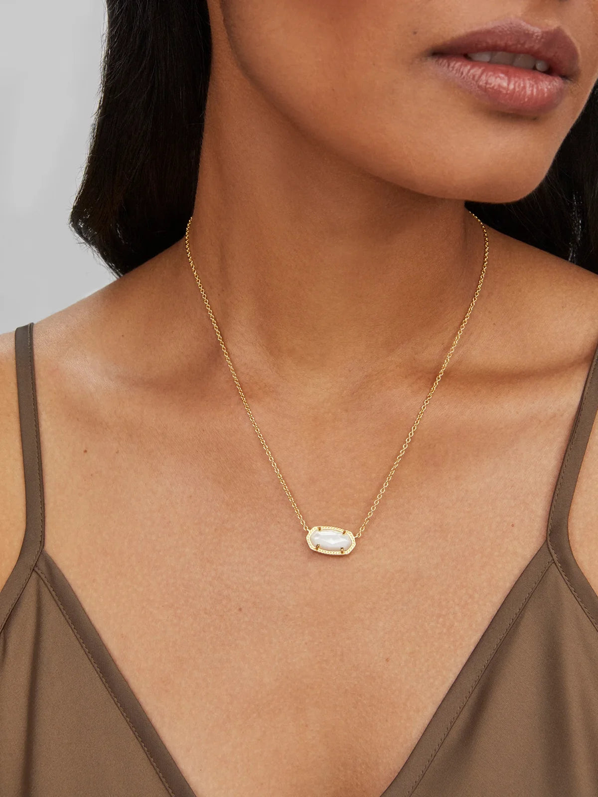 Kendra Scott Elisa Gold Pendant Necklace in Ivory Mother-of-Pearl