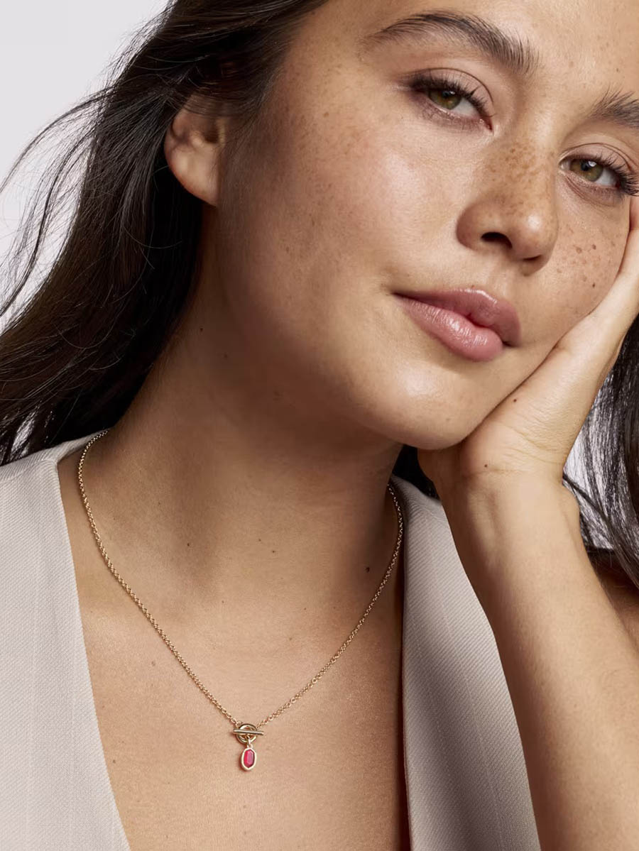 Kendra Scott Mini Elisa Toggle Gold Short Pendant Necklace in Carmine Red Illusion