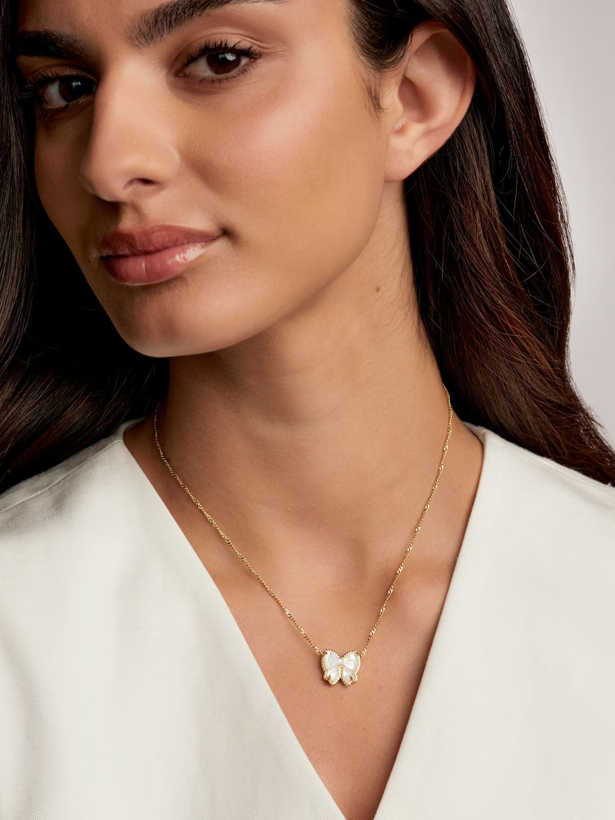 Kendra Scott Haley Bow Gold Short Pendant Necklace in Ivory Mother-of-Pearl