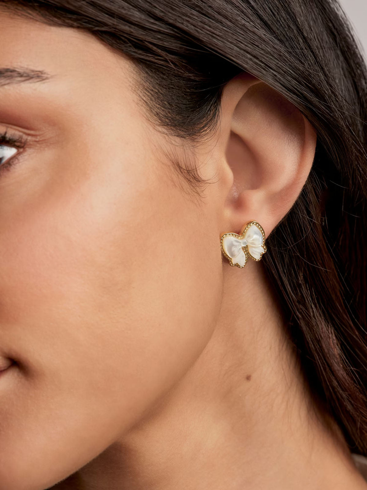 Kendra Scott Haley Bow Gold Studs in Ivory Mother-of-Pearl