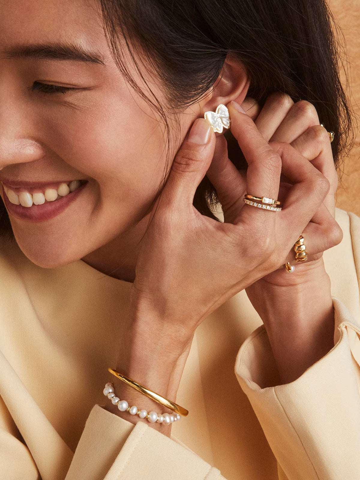 Kendra Scott Haley Bow Gold Studs in Ivory Mother-of-Pearl