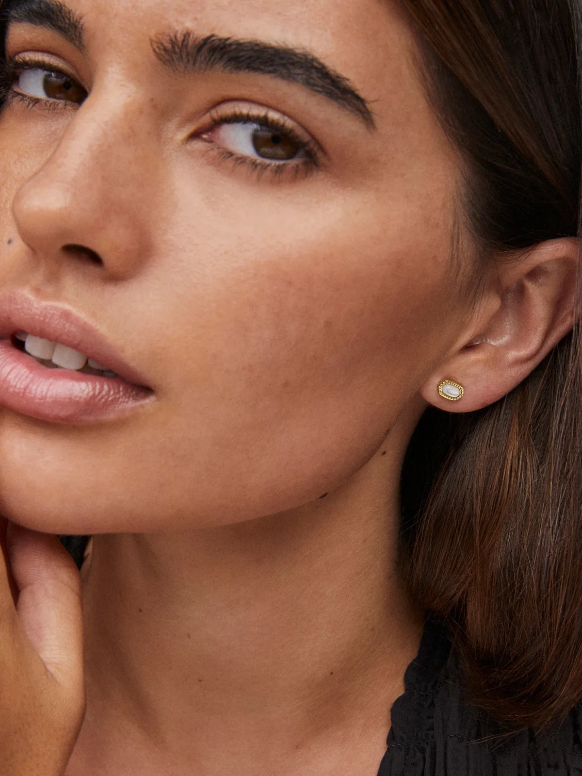 Kendra Scott Mini Ellie Gold Stud Earrings in Ivory Mother-of-Pearl