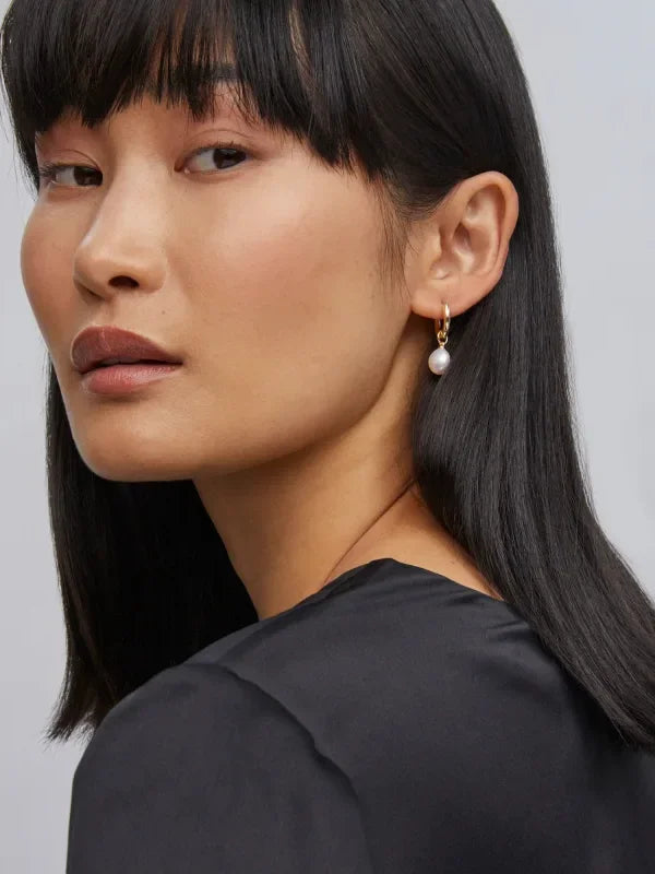 Kendra Scott Willa Gold Pearl Huggie Earrings in Freshwater Cultured Pearl