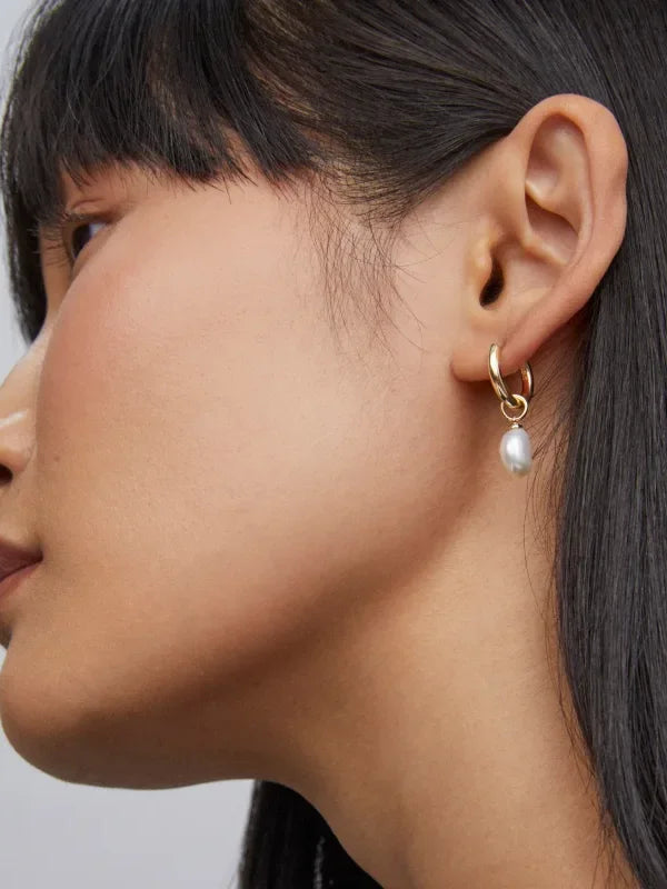 Kendra Scott Willa Gold Pearl Huggie Earrings in Freshwater Cultured Pearl