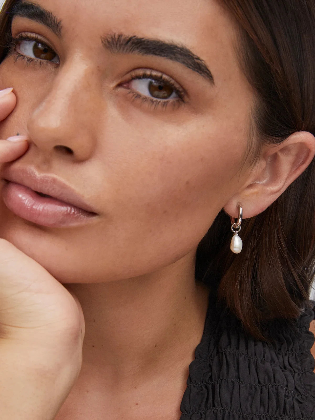 Kendra Scott Willa Silver Pearl Huggie Earrings in Freshwater Cultured Pearl