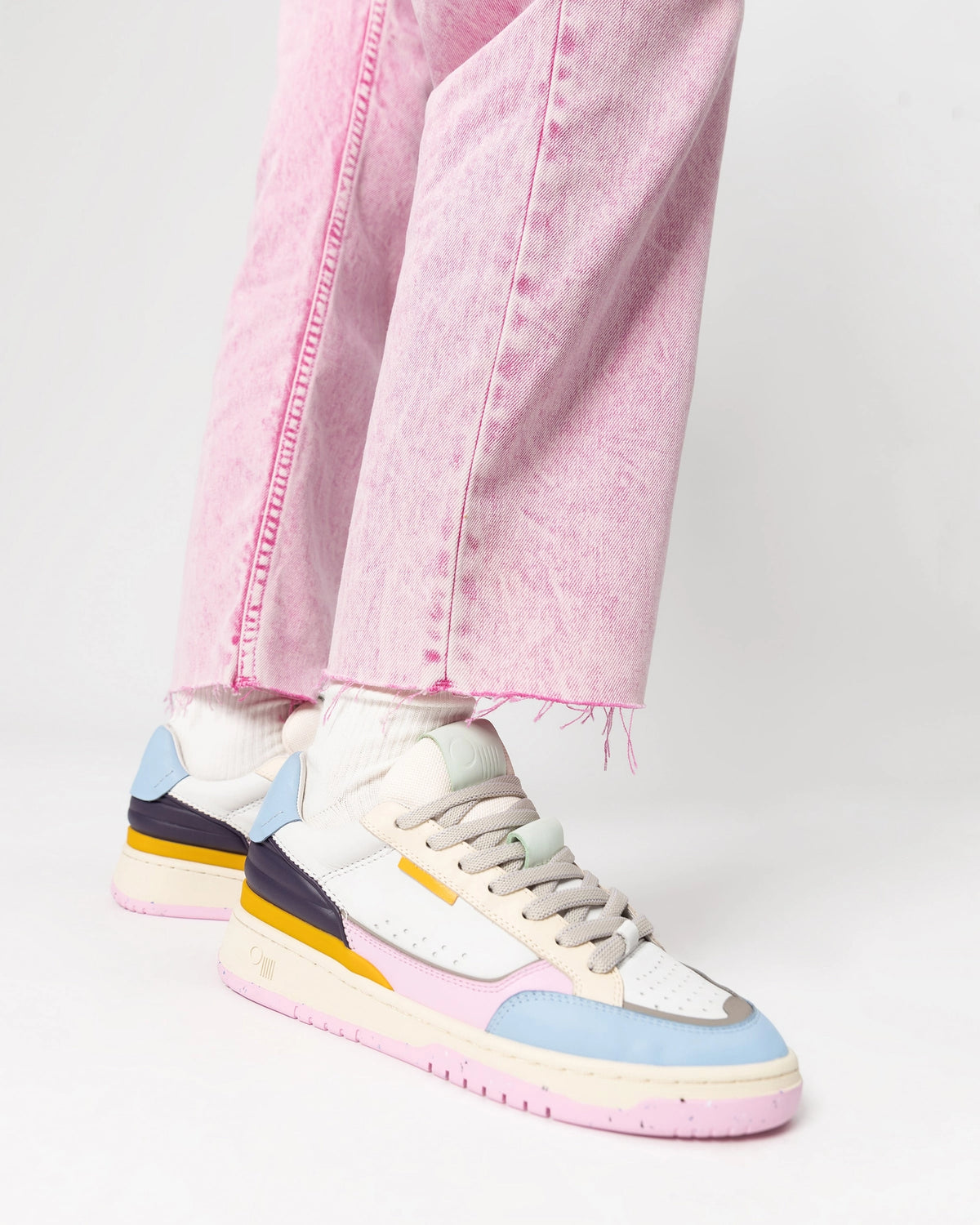 oncept paris sneaker in orchid multi-model view