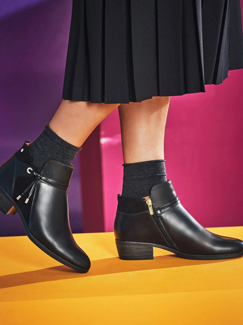 pikolinos daroca ankle boots in black leather