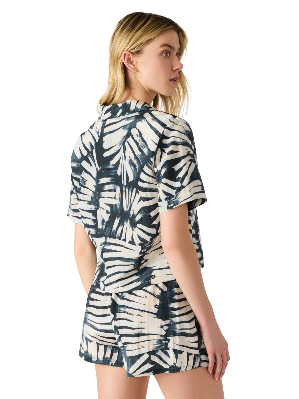 Steve Madden Sandra Palm Print Camp Shirt Black & White