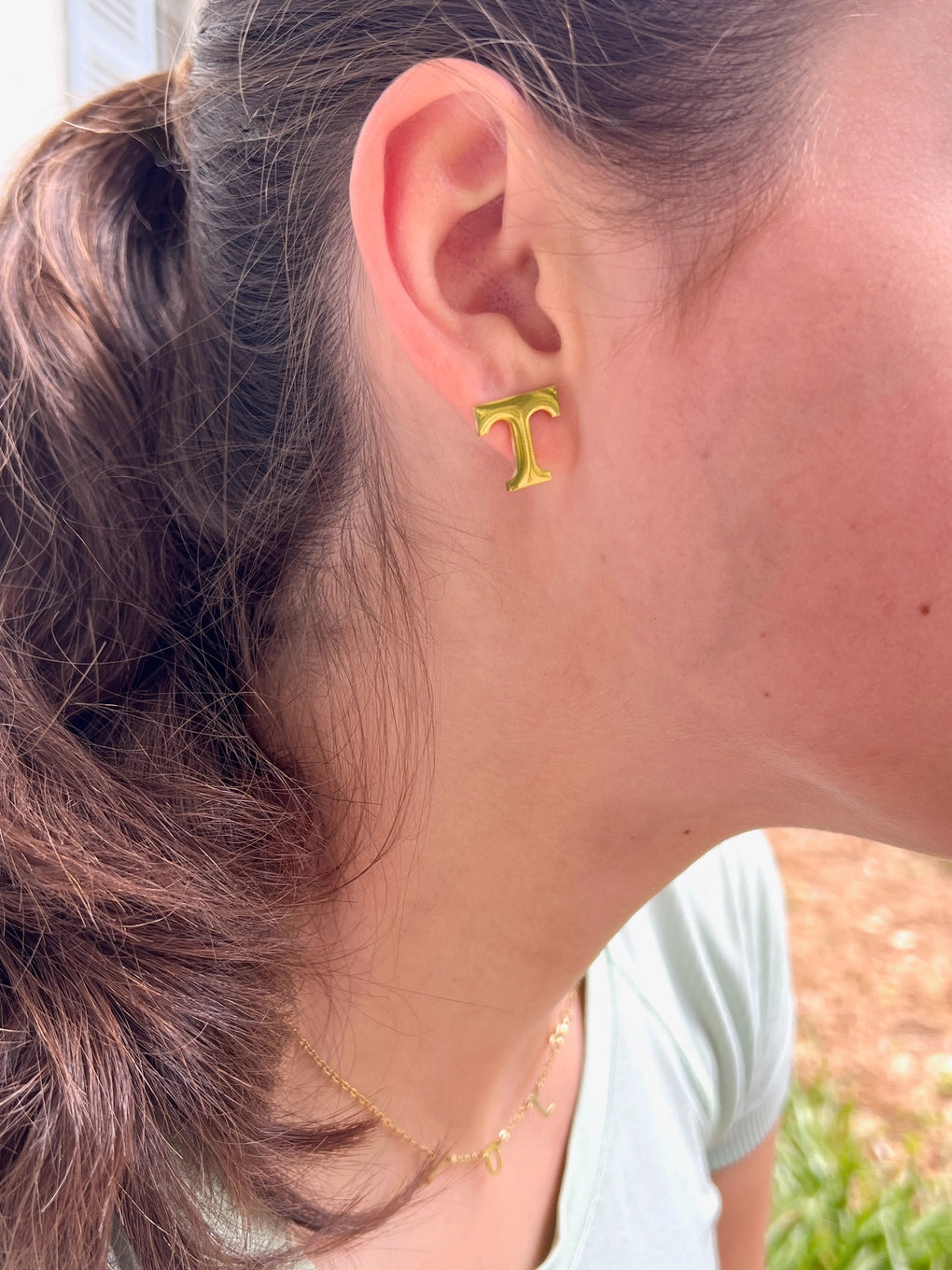 tennessee volunteers game day earrings tn vols power t logo studs in gold