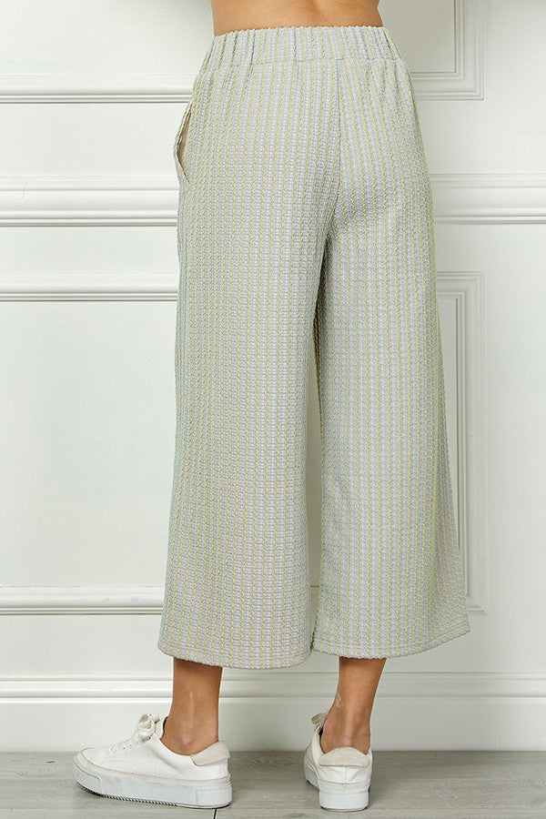 textured cropped wide leg pants in blue-back detail
