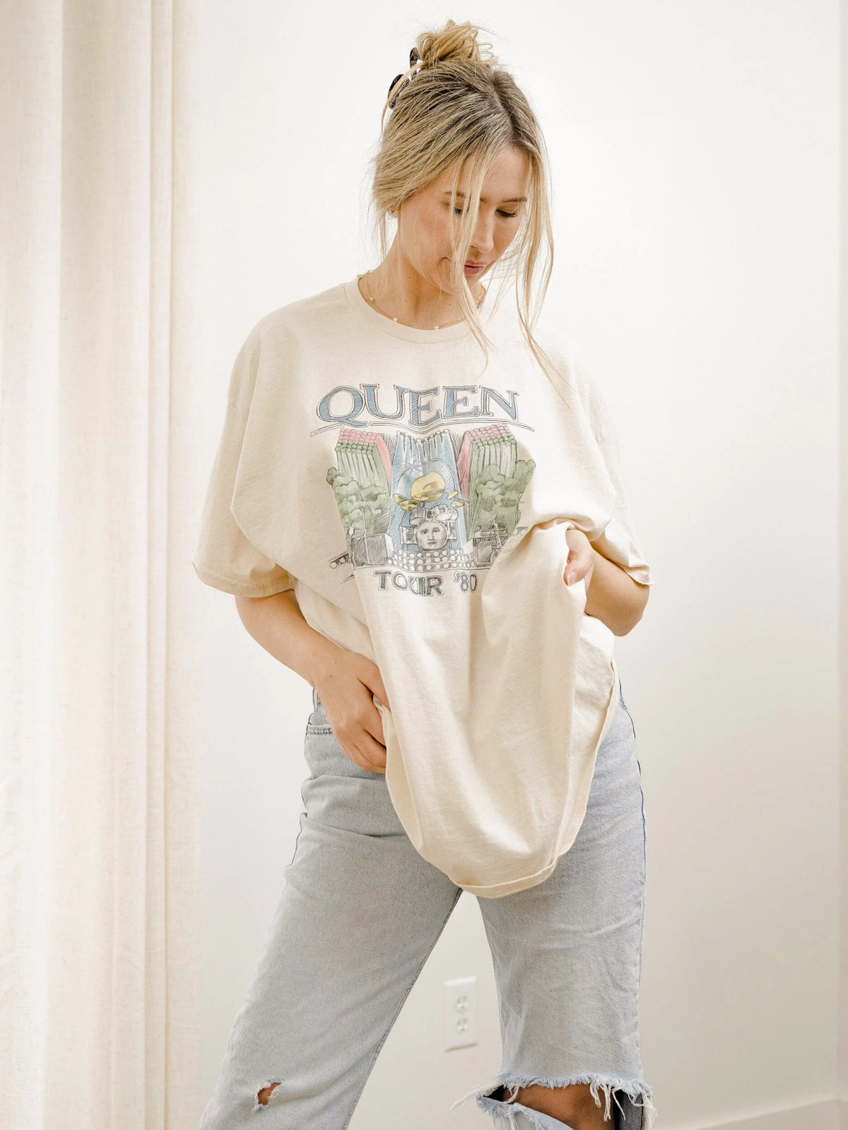 queen 1980s tour off white thrifted licensed graphic t-shirt
