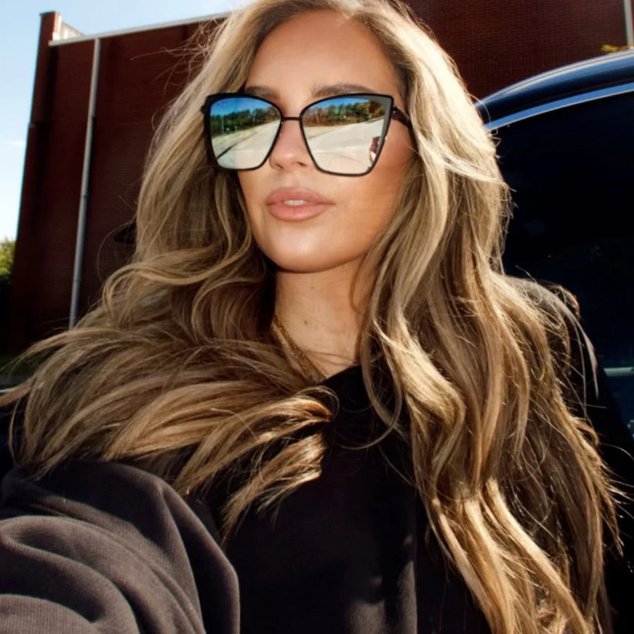 DIFF Eyewear Becky Sunglasses in Black Flash Grey Gradient