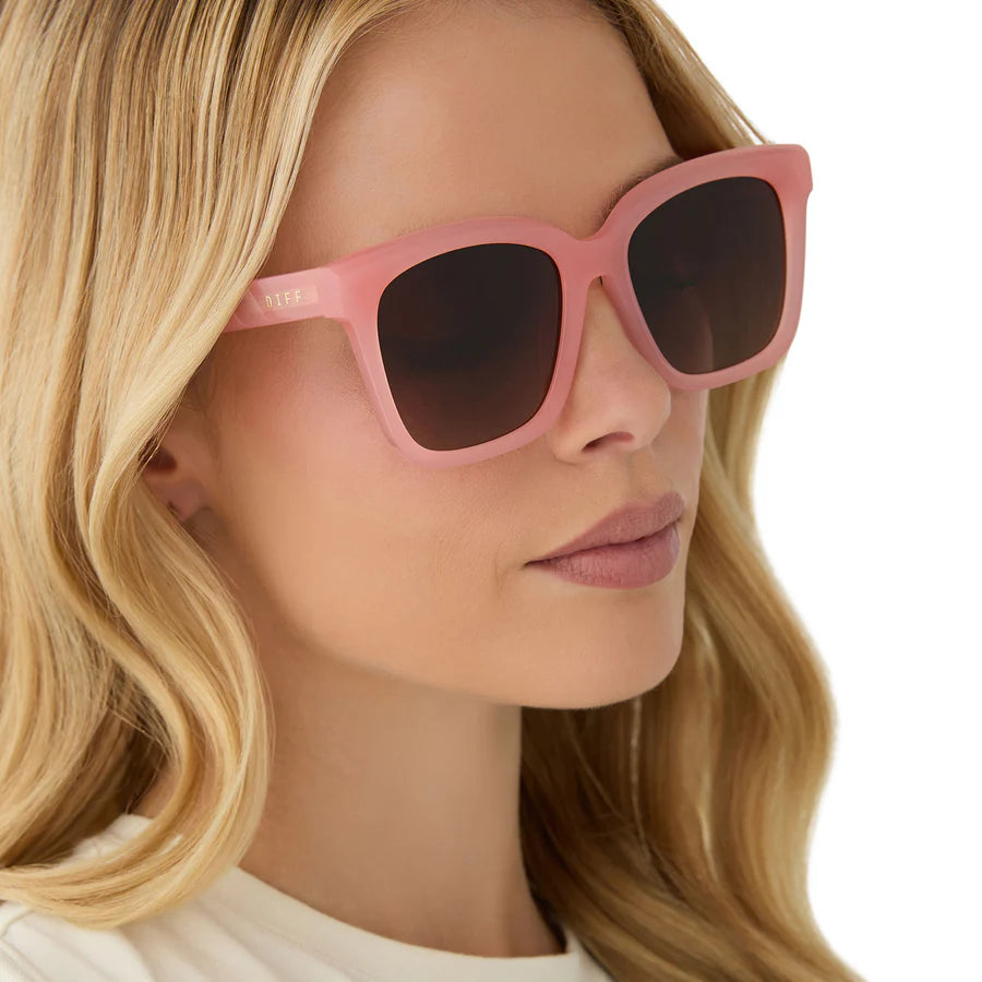DIFF Eyewear Meredith Sunglasses in Peach Brown Gradient Polarized