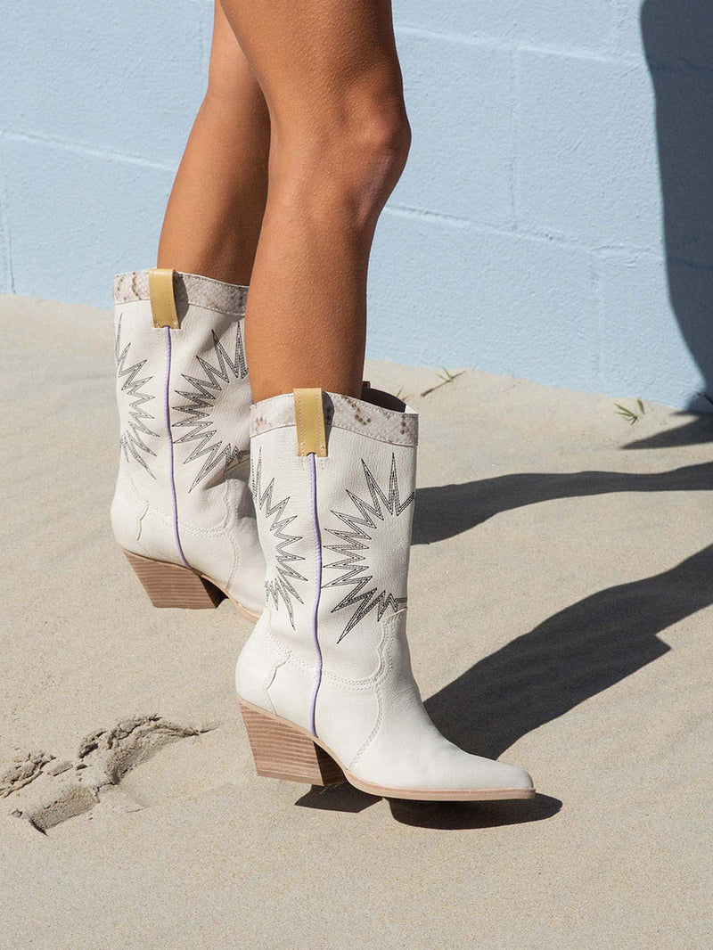 dolce vita lawson western boots in sand nubuck