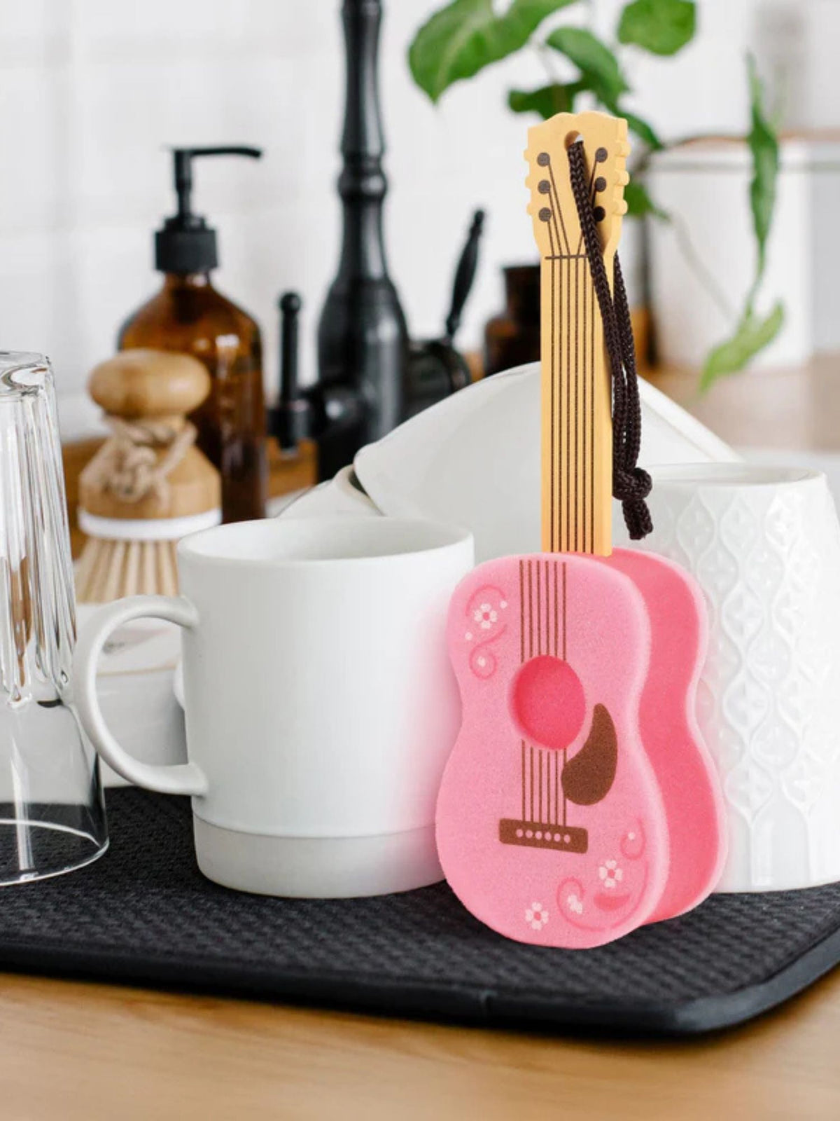 Dolly Guitar Sponge
