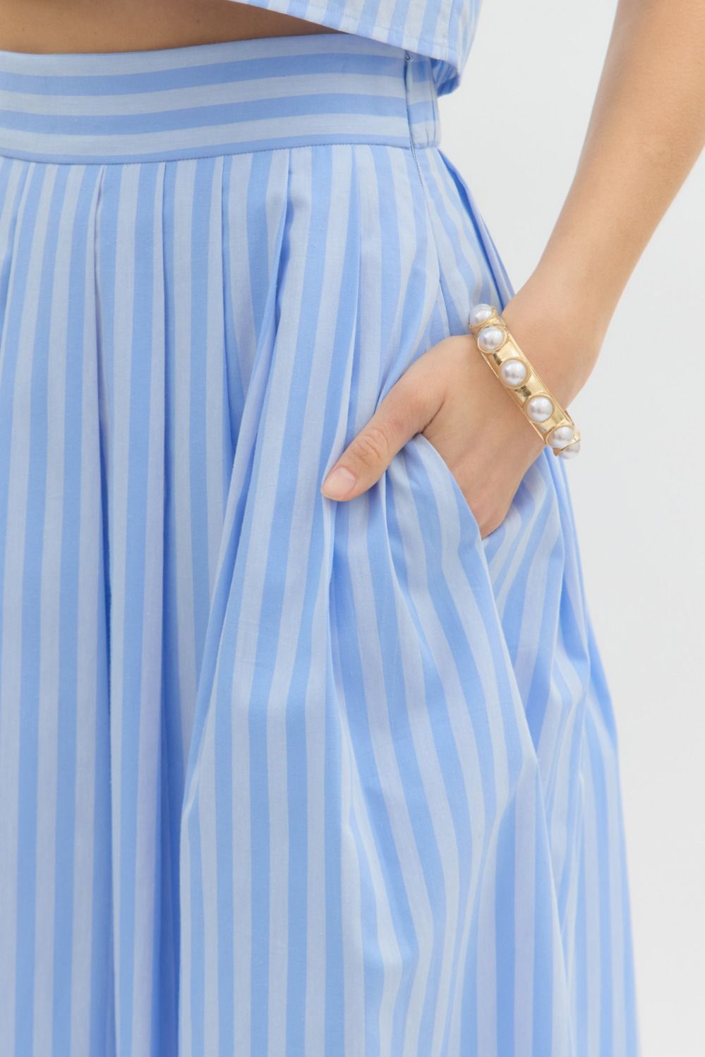 striped high waisted pleated midi skirt in blue