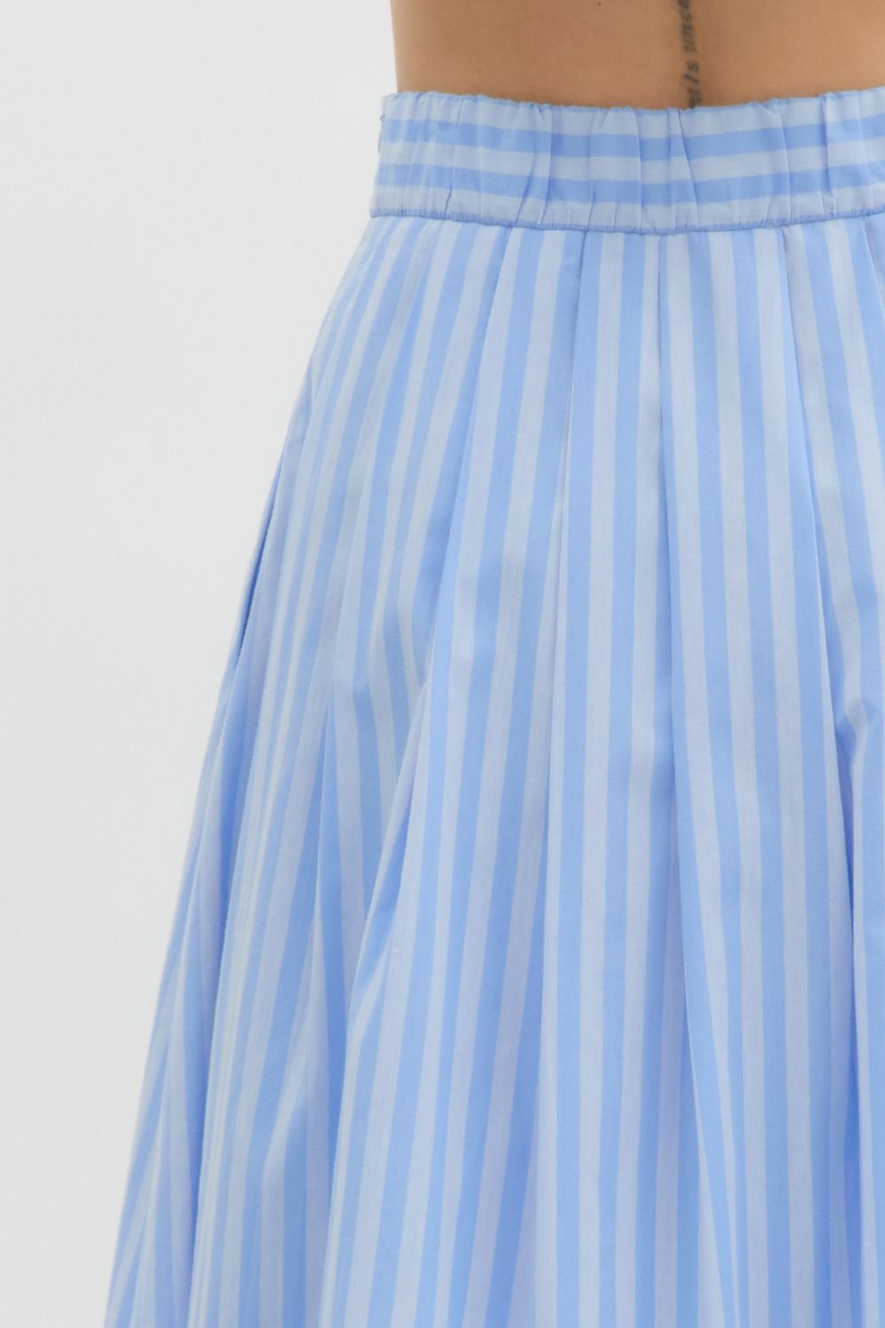 striped high waisted pleated midi skirt in blue