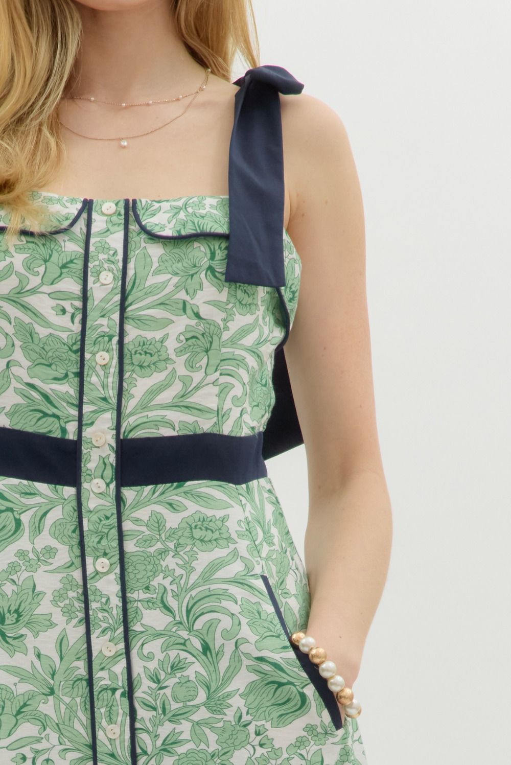entro Floral Bow shoulder Strap Midi Dress in green 