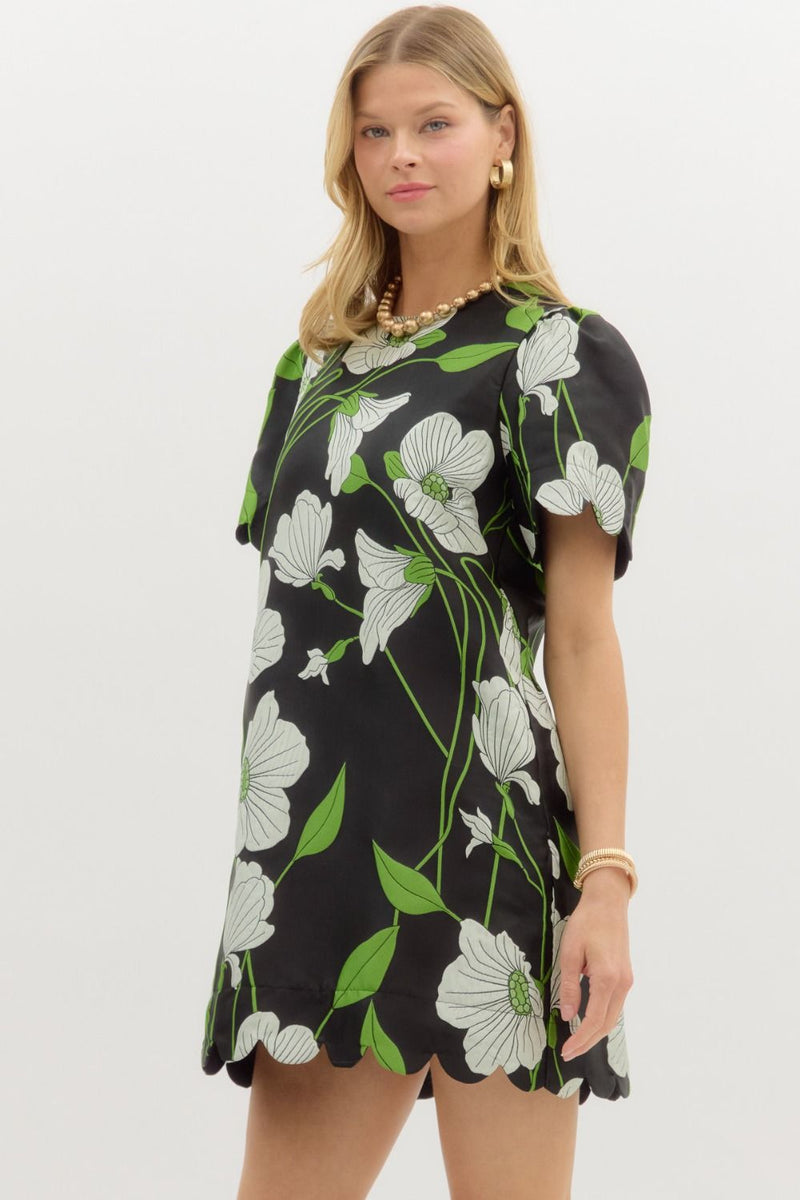 entro floral short sleeve scallop hem dress in black