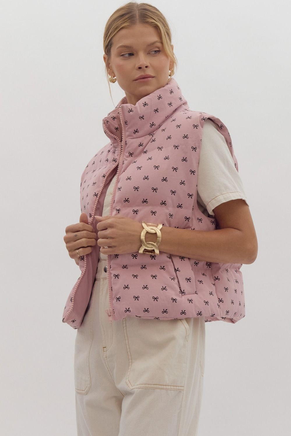 mini bow print puffer vest in pink-side