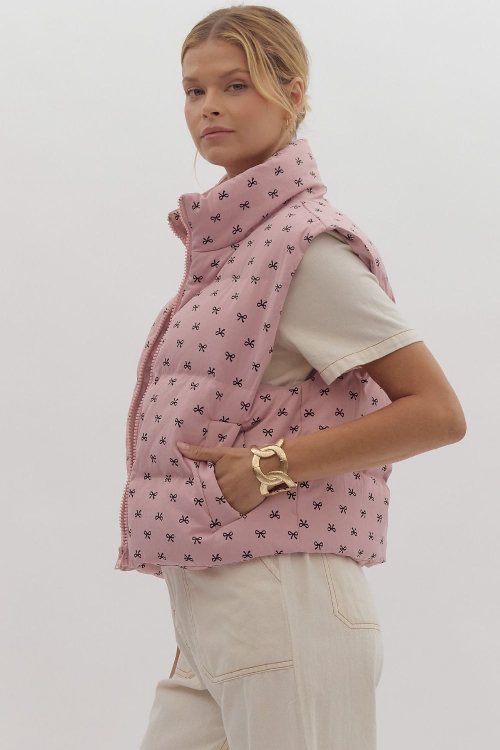 mini bow print puffer vest in pink-side