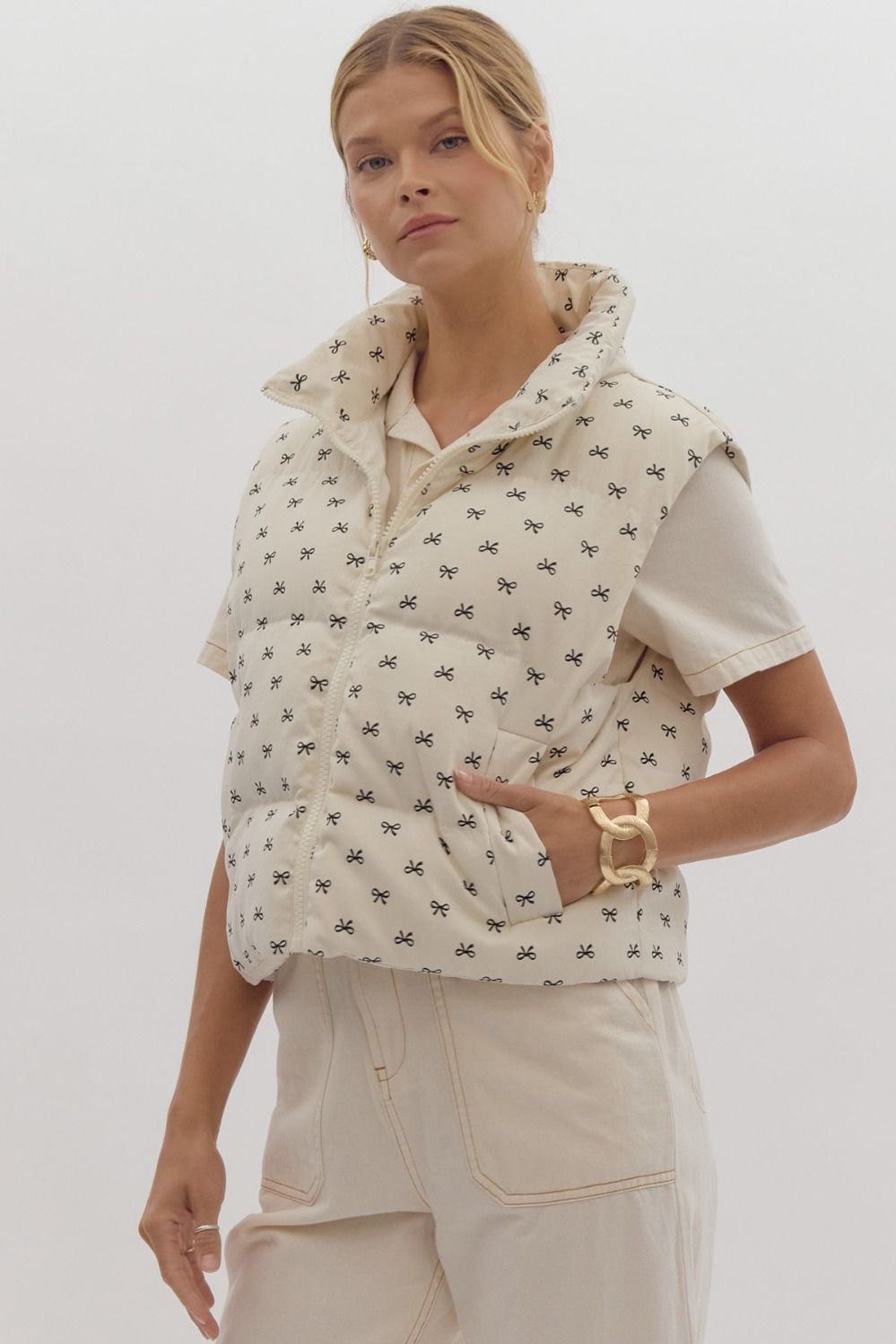 mini bow print puffer vest in cream-side