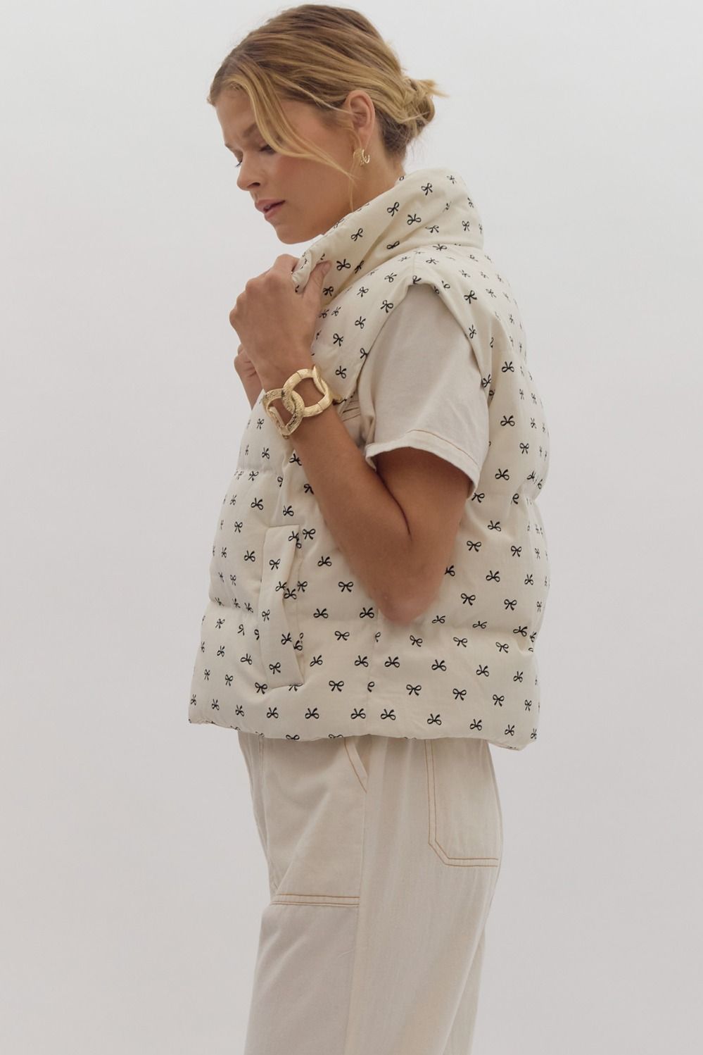 mini bow print puffer vest in cream-side