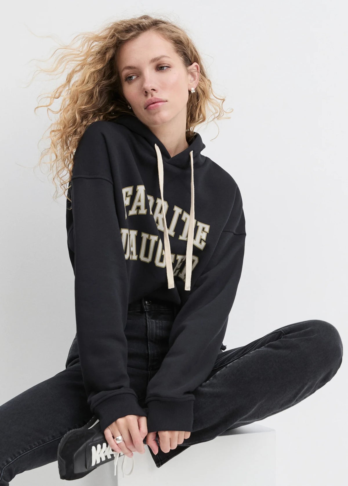 Favorite Daughter Cropped Collegiate Hoodie black stone 