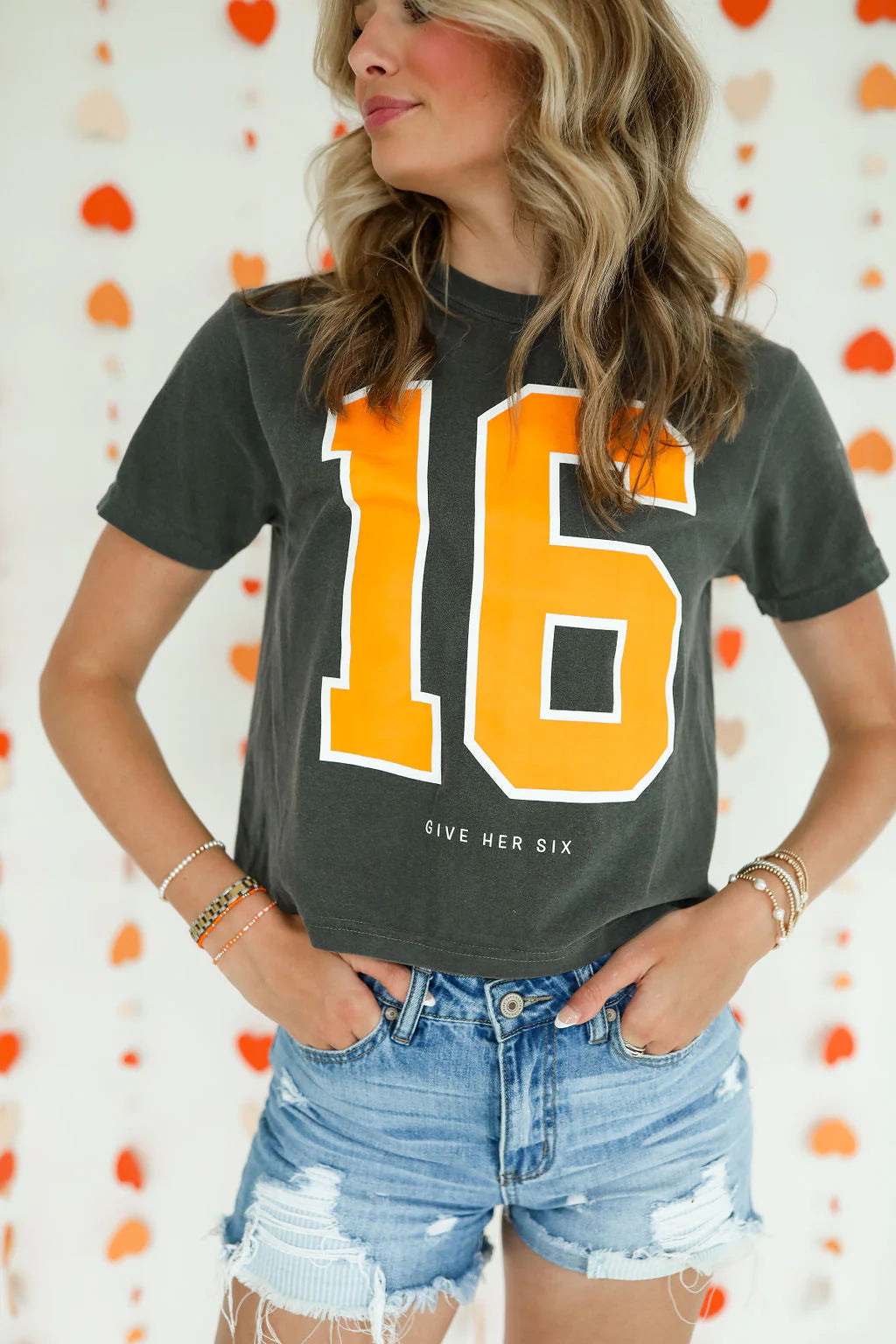 give her six tennessee game day number 16 cropped tee