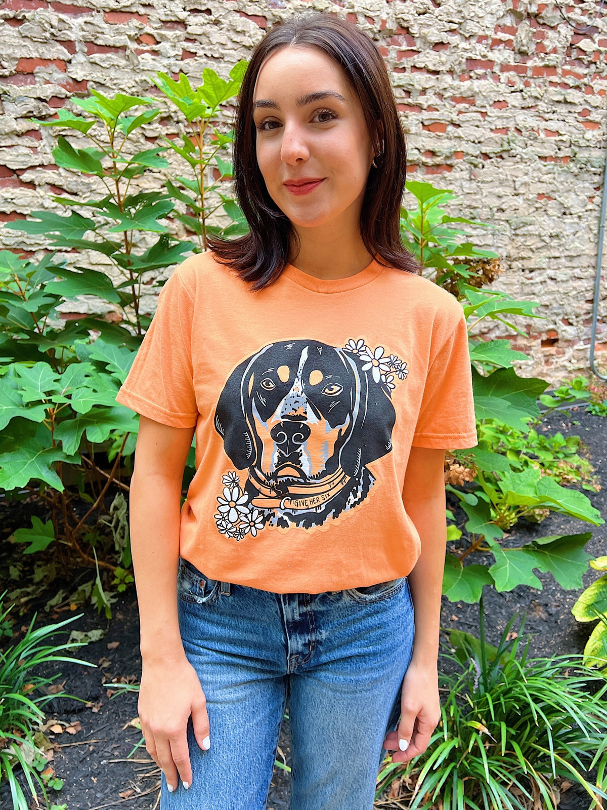 Dog & Daisy Tee