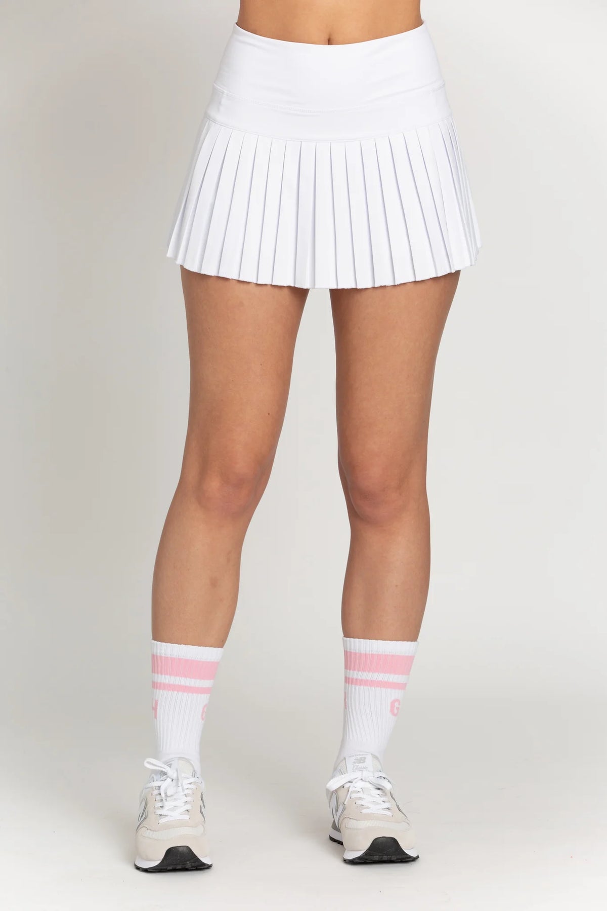 gold hinge pleated tennis skirt in off white