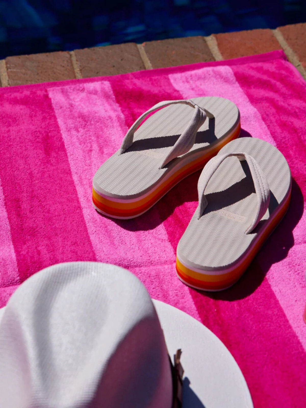 Hari Mari Dunes Sunset Flip Flops pink 