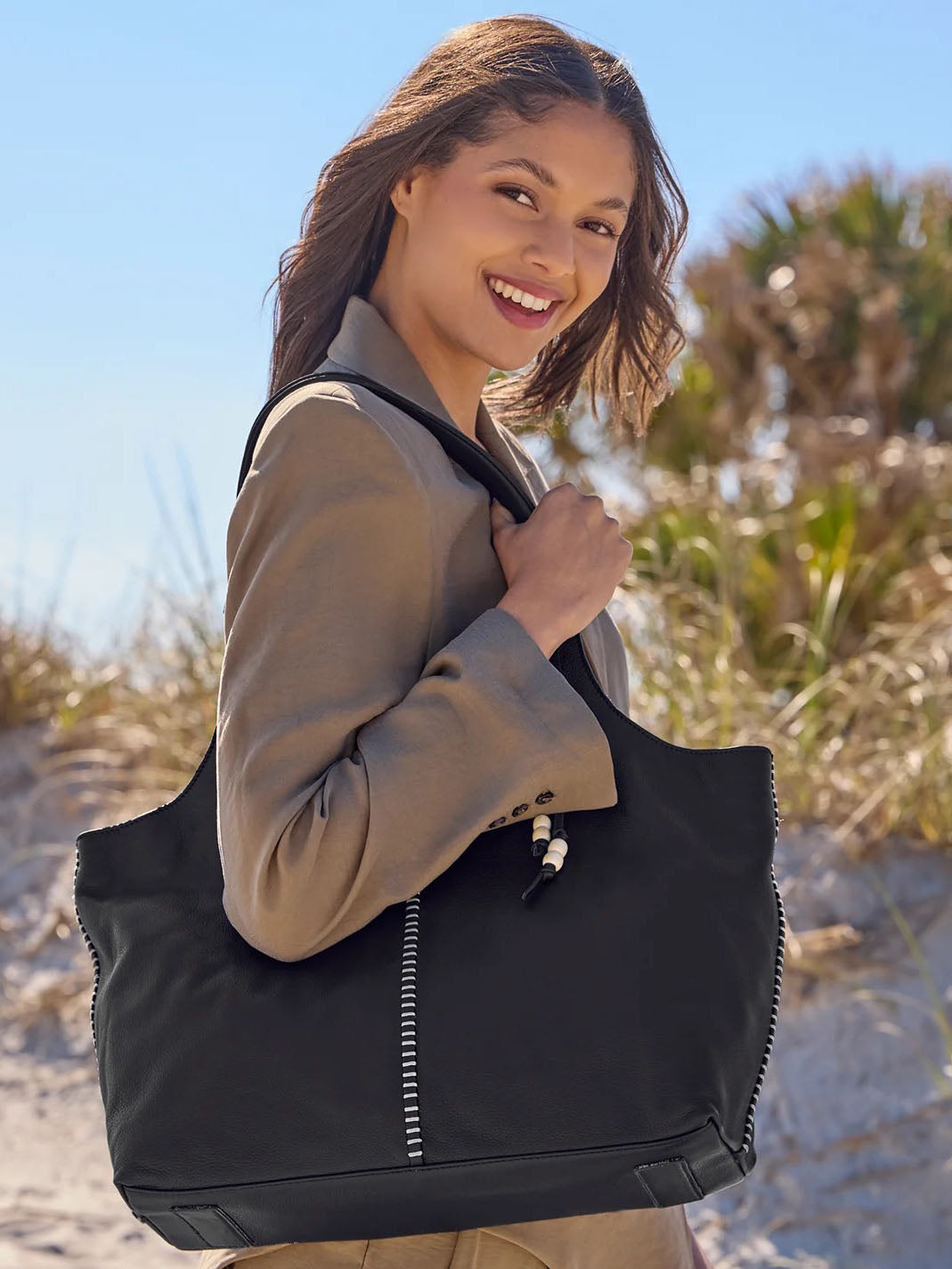 HOBO La Jolla Cloud Leather Tote in Black